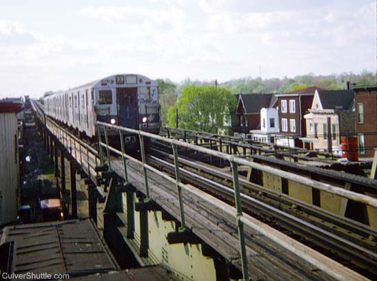 Train entering 13th Ave station
